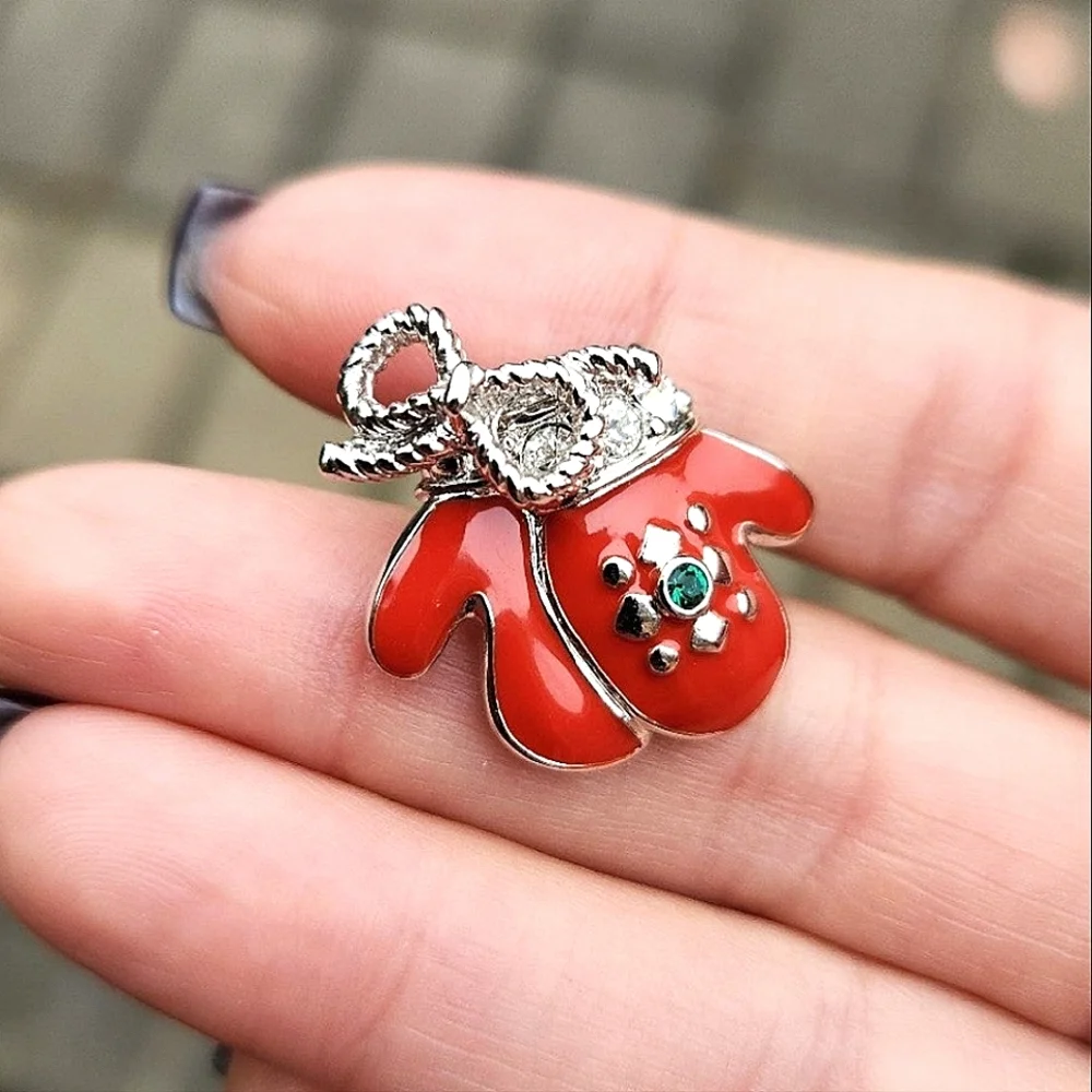 Swarovski Crystal &:Enamel Winter Mittens Clutch Pin RARE